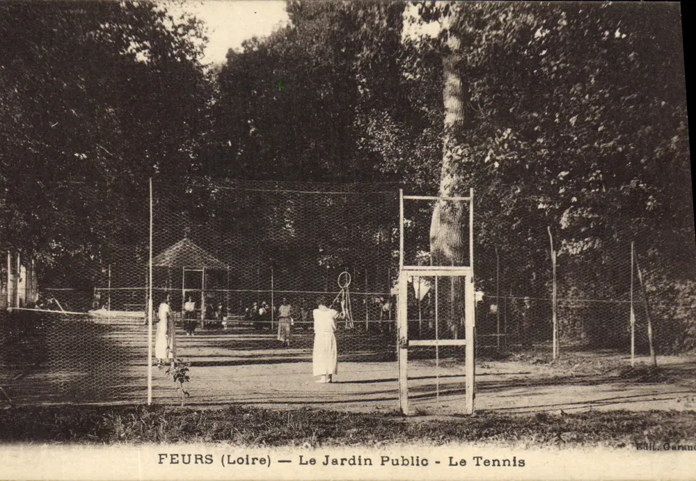 Feurs (Loire) — O Jardim Público — O Tênis - Frente