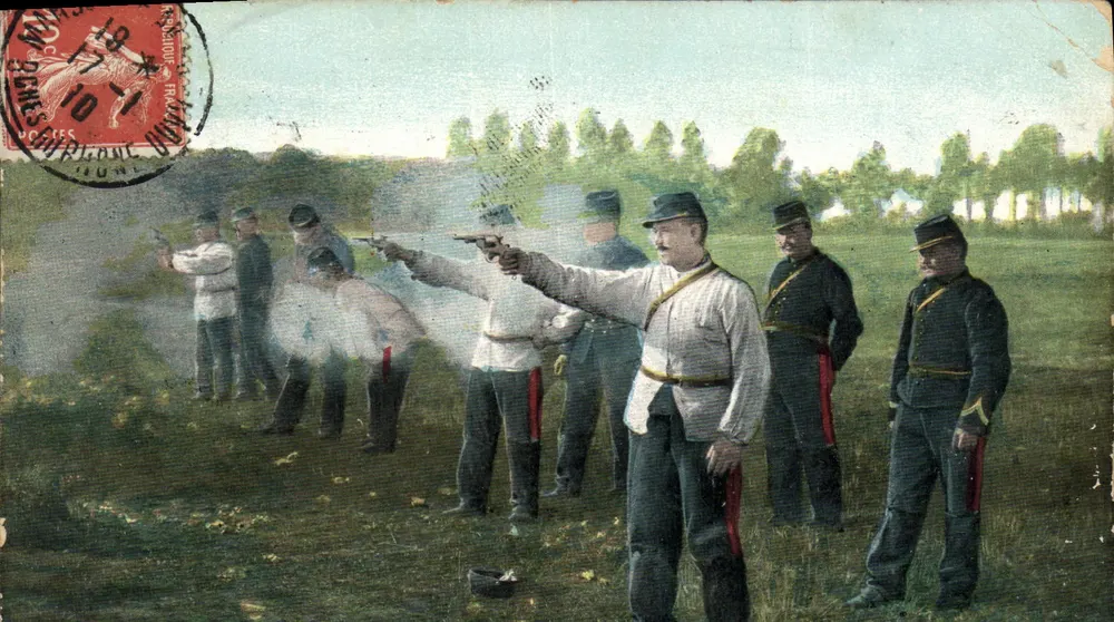Schussübung — Soldaten in Uniform — Verlag 'GRAPHI' (Rückseite) - Vorderseite