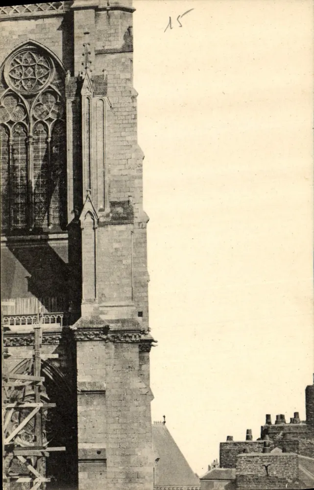 Catedral Nossa Senhora de Reims - vista da fachada oeste com roseira - editor não identificado, n° de série 15 - Frente
