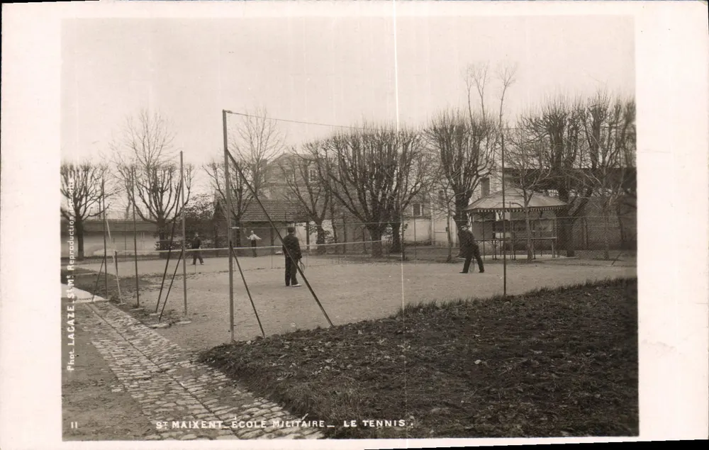 St Maixent - Militärschule - Das Tennisfeld — Fot. LACAZE, n°11 - Vorderseite