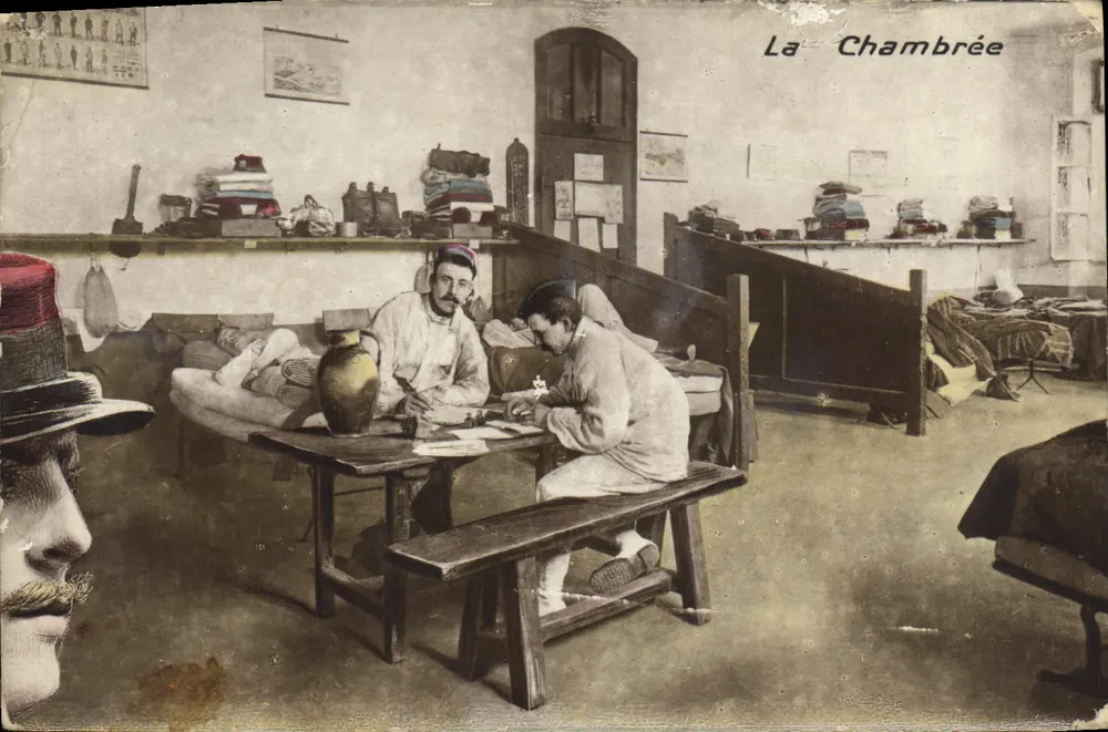 La Chambrière — scène de vie dans une chambre de militaire — éditeur non identifié - Frente