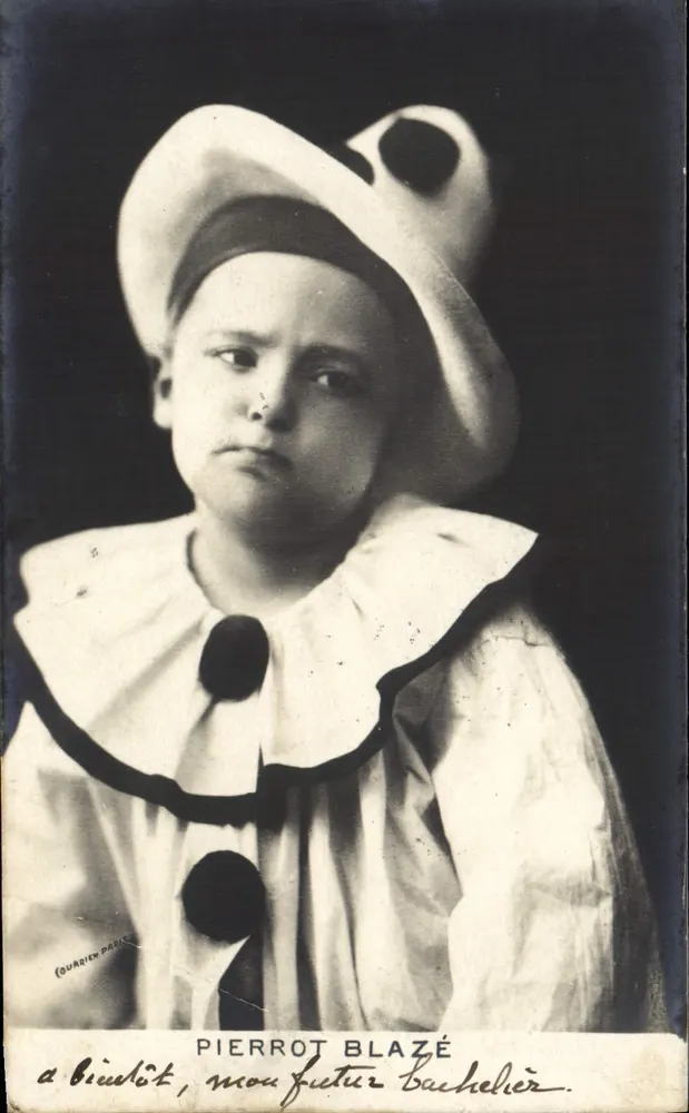 Pierrot Blazé — enfant en costume de Pierrot — éditeur Courrier Paris - Frente