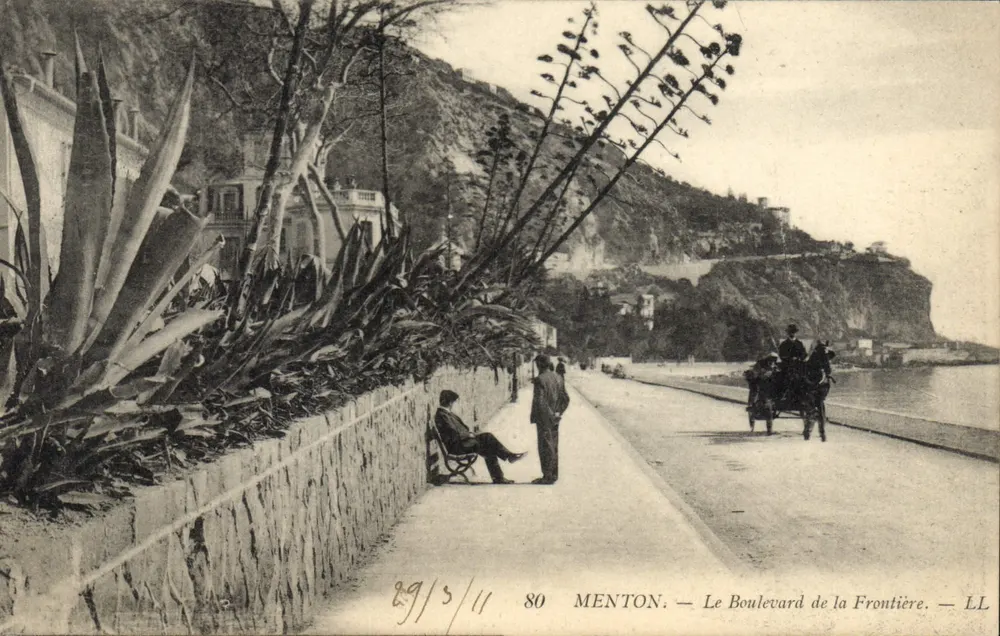 Menton — O Boulevard de la Frontière — LL - Frente