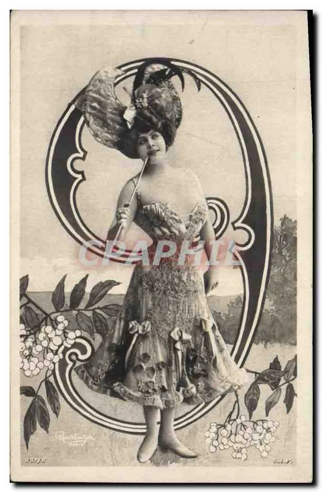 Frau in geschmücktem Kleid und eleganter Hut — S.N.P. — Nr. 3378 - Vorderseite