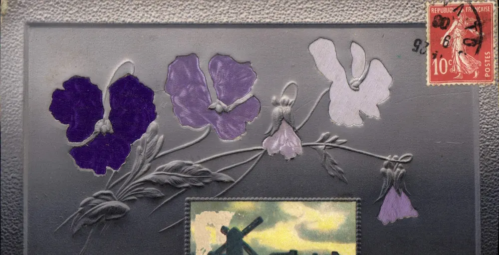 Flores de violetas — decoração em relevo — editor desconhecido, número de série não visível - Frente