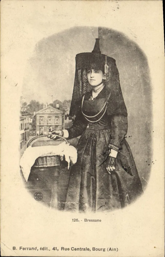 Femme en costume traditionnel — Bressane (Ain) — B. Ferrand, édit., 41, Rue Centrale, Bourg (Ain) - Frente
