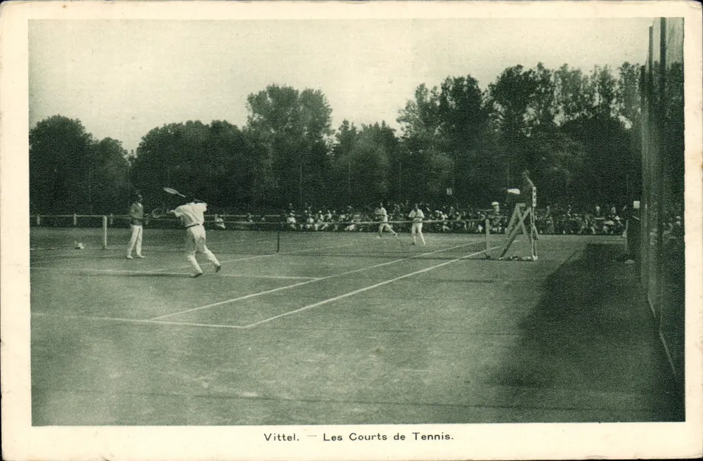 Vitttel — Les Courts de Tennis — Imprimé par LA PLATINOBRAVIE Montrouge - Vorderseite
