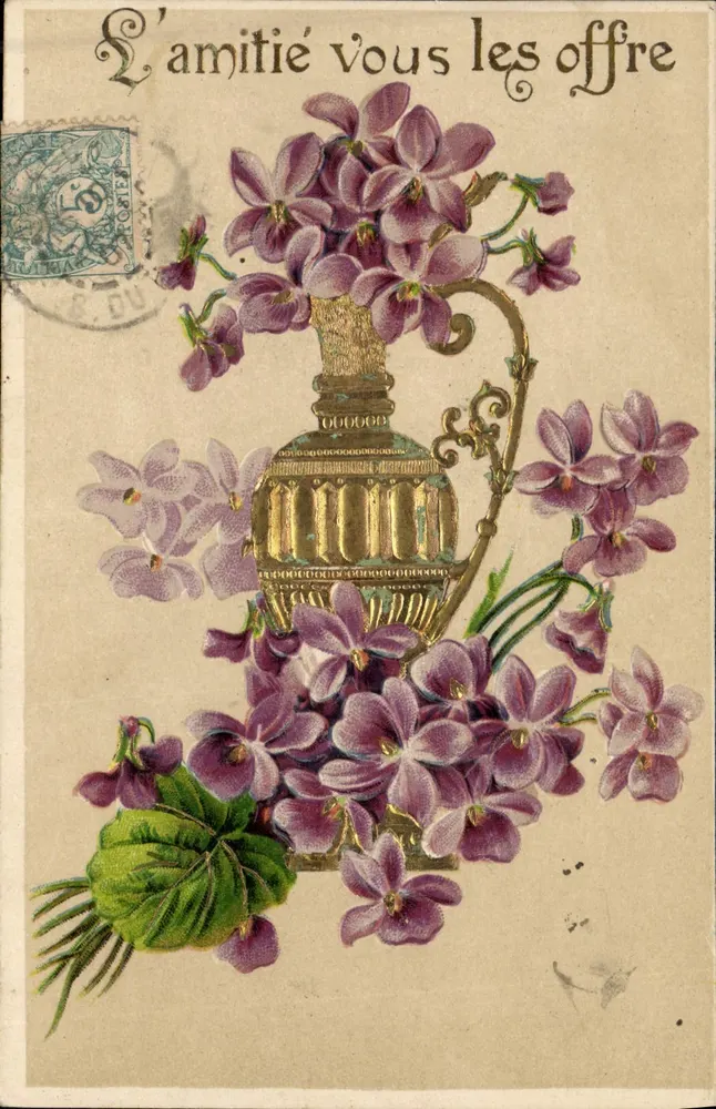 Violetas em um vaso decorado — A amizade as oferece — Editor não visível - Frente
