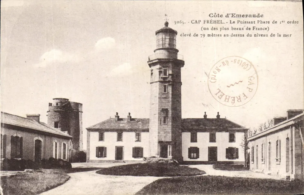 Cap Fréhel — O Poderoso Farol de Primeira Ordem (um dos mais belos da França) — Laurent-Nel-Ficanes - Frente
