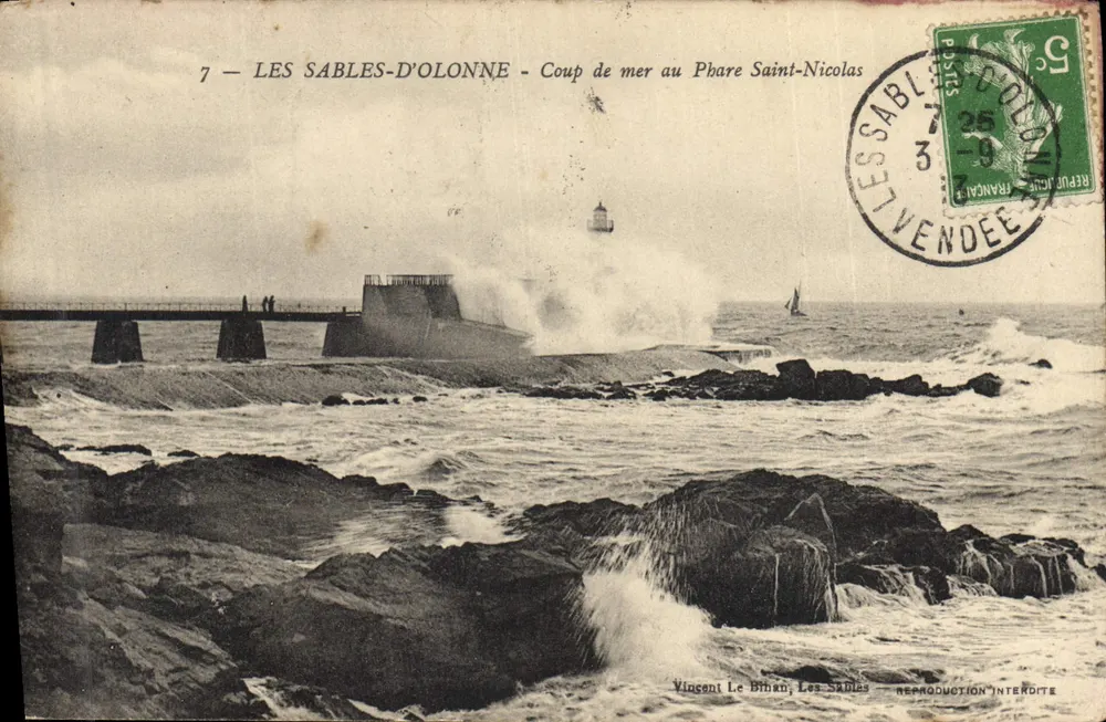 Les Sables-d'Olonne — Sturmflut am Leuchtturm Saint-Nicolas — Vincent Le Bihan, Les Sables - Vorderseite
