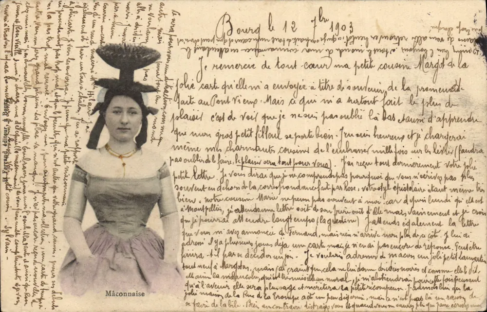Jovem mulher vestindo um vestido de estilo vitoriano — editor Mâconnaise — datada 12 de abril de 1903 - Frente