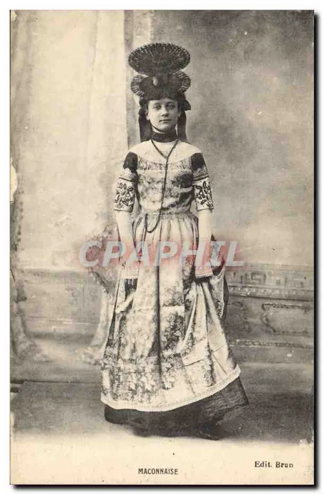 Mulher em traje tradicional maconnais — Édit. Brun - Frente