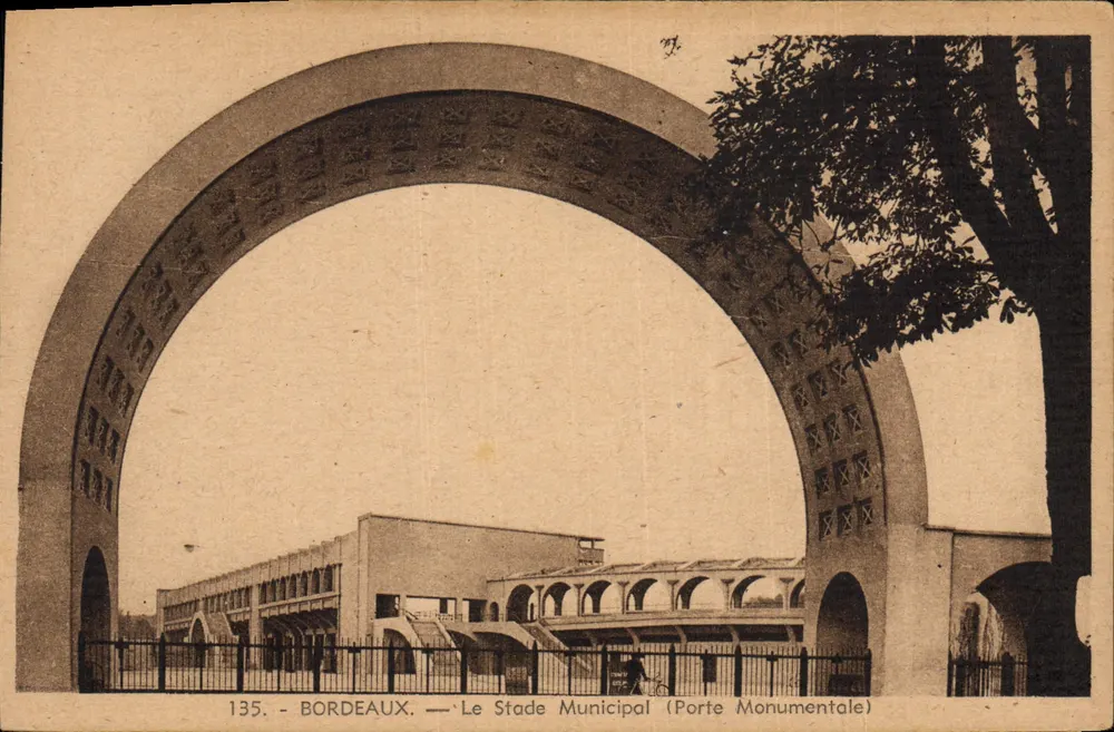 Bordeaux — Der Stadion (Monumentale Pforte) — La Cigogne, 32, rue Dijeaux, Bordeaux - Vorderseite