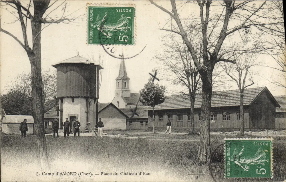 Camp d'Avord (Cher) — Place du Château d'Eau — E. M. B. - Vorderseite