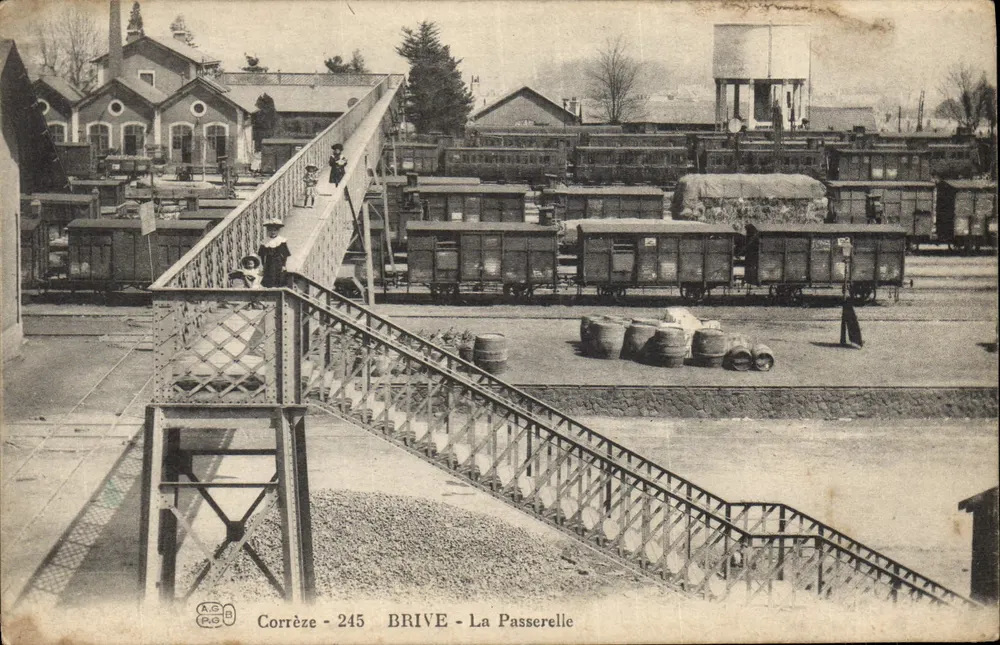 Brive - La Passerelle — Gare — éditeur A.C. Corrèze, n° 245 - Recto