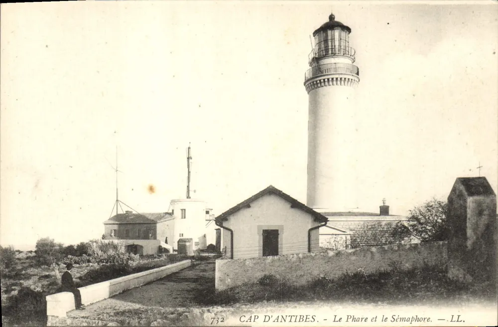 CAP D'ANTIBES — O Farol e o Sémaphore — LL. - Frente