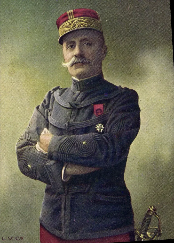 Geral em uniforme — decorado com a Legião de Honra — L.V.C. (editor) - Frente