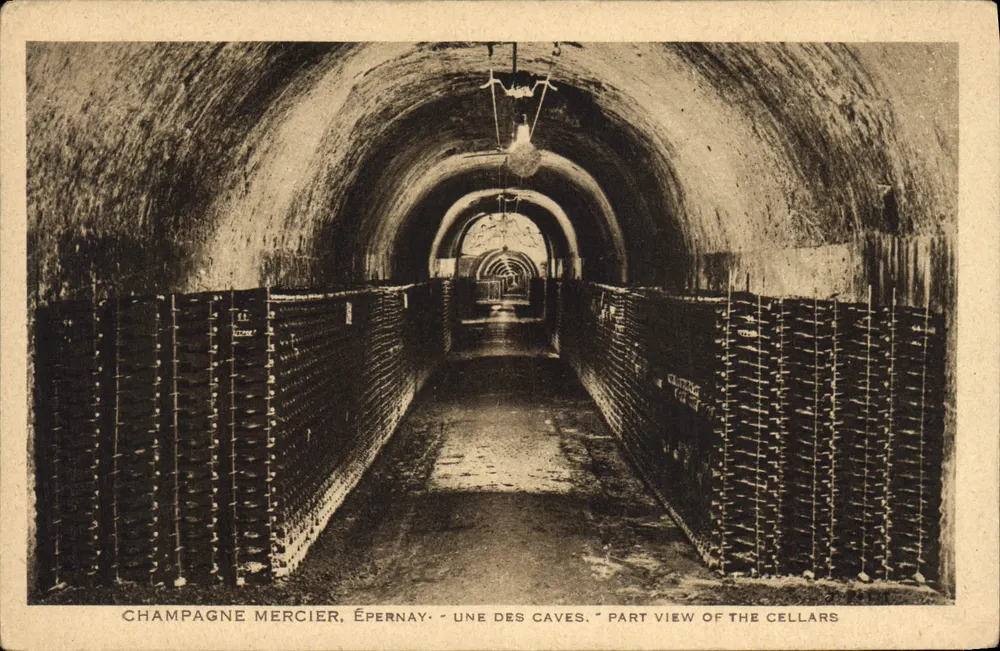 Champagne Mercier, Épernay — Eine der Kellereien — Teilansicht der Kellereien - Vorderseite