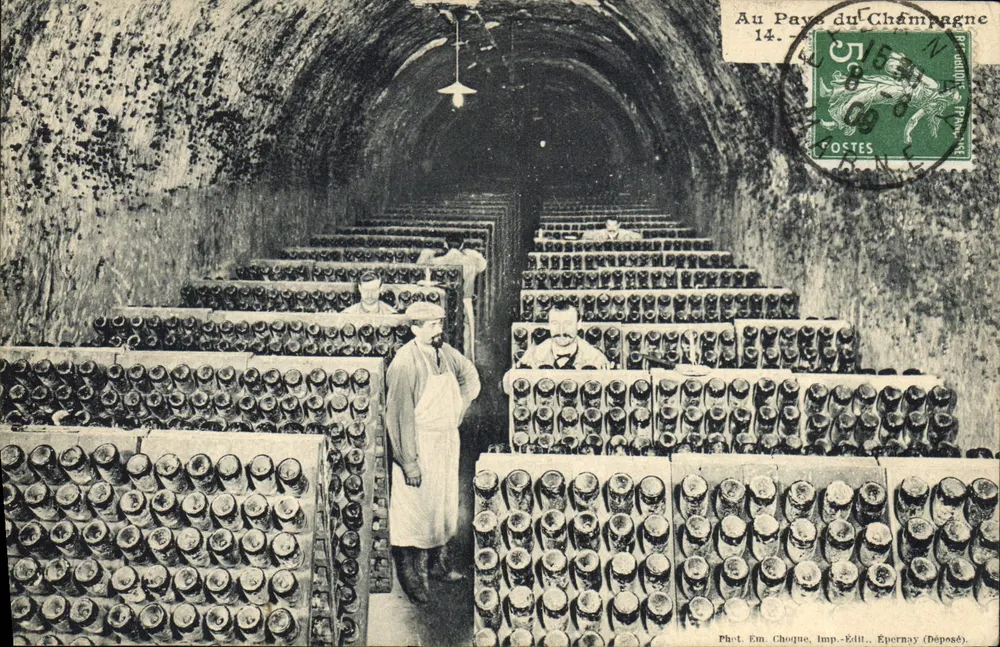 Caves do Champagne — Épernay — Fot. Em. Choque, Imp. Édit. Épernay (Déposé) - Frente