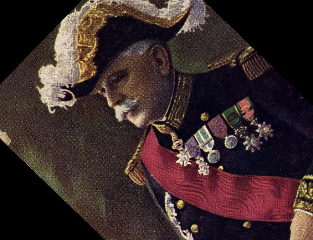 Retrato de um militar — uniforme decorado com condecorações e uma faixa vermelha — editor não identificado - Frente