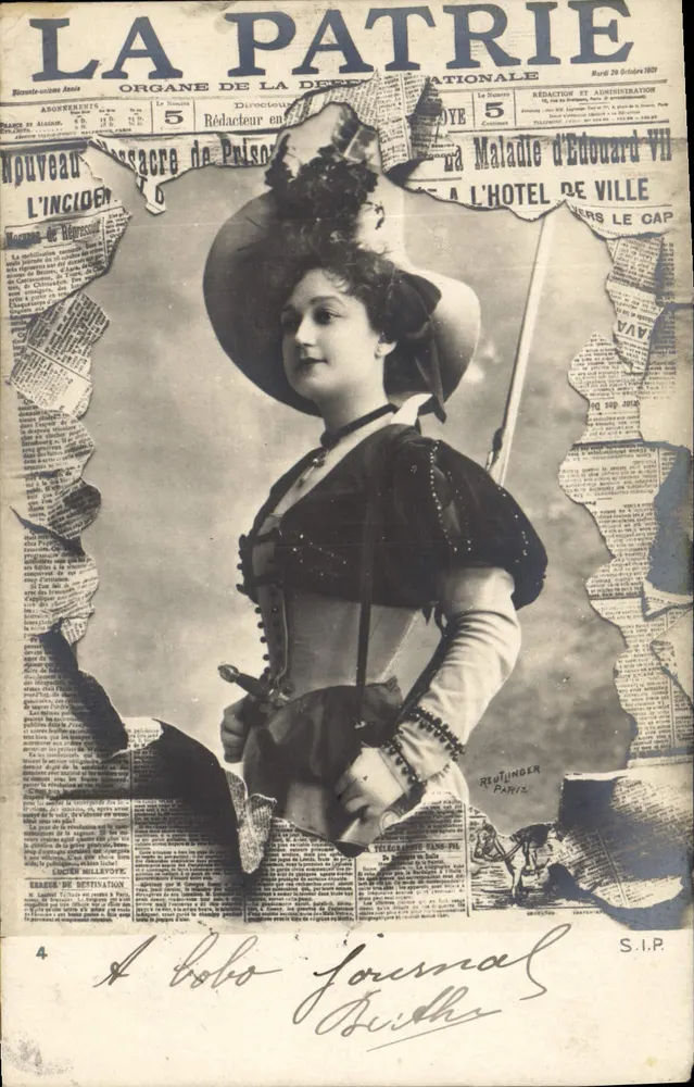 모자 여인 — 신문 배경의 초상 — La Patrie, 파리, 1907년 - 앞면