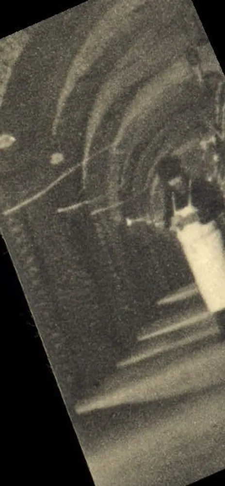 Innenansicht eines Tunnels — Champagne Perrier-Jouët, Epernay — Photo Zuber - Vorderseite