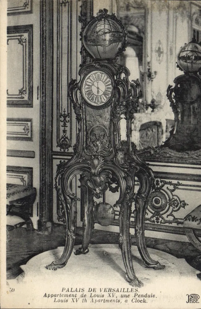Schloss Versailles — Apartment von Ludwig XV, eine Uhr — JND Hoe. - Vorderseite