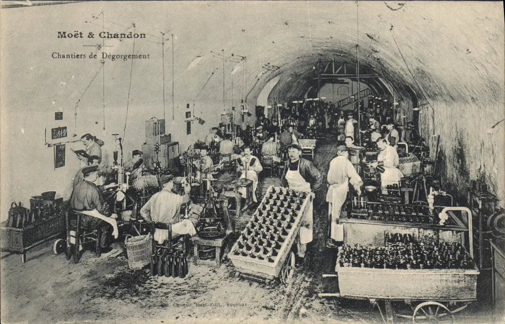 Dégorgement-Workshops — Moët & Chandon — Imp. Kœrtay - Vorderseite