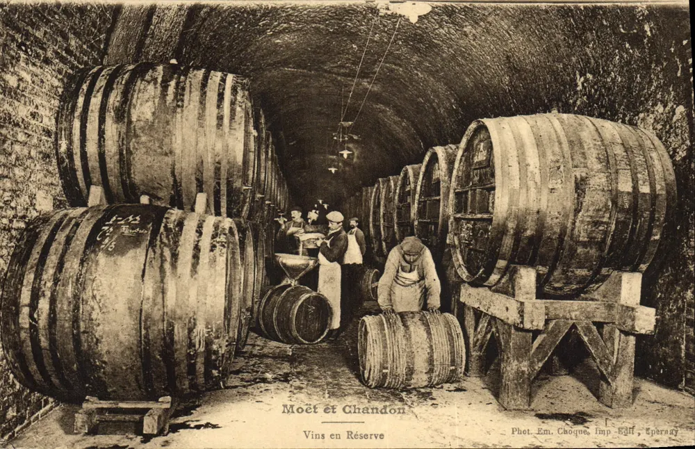 Moët et Chandon — Reserveweine — Foto von Em. Choque, Druck von Verlag, Épernay - Vorderseite