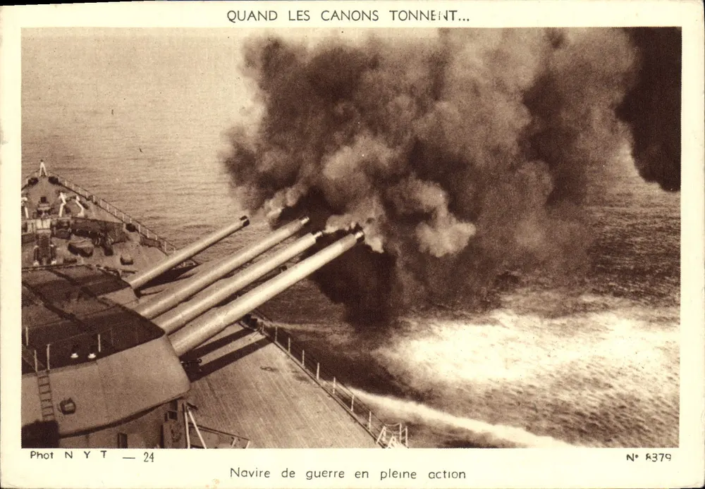 Kriegsschiff in vollem Einsatz — Phot NYT — N° 8379 - Vorderseite