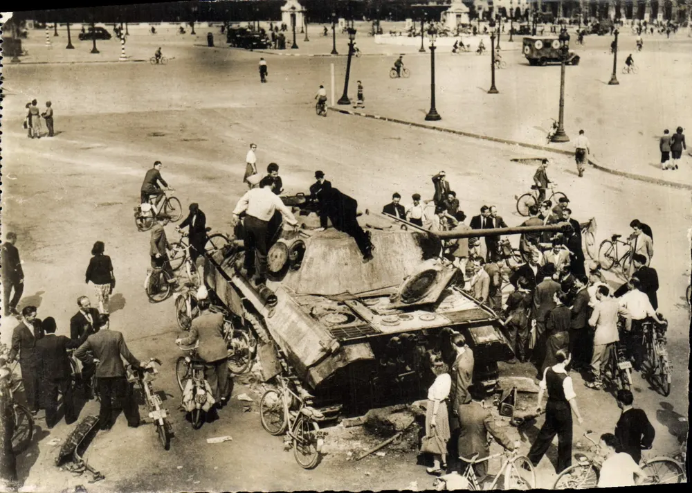 Zerstörter deutscher Panzer — Place de la Concorde — Éditions O.F. - Vertrieben von Photo Pres-e-Libération - Vorderseite
