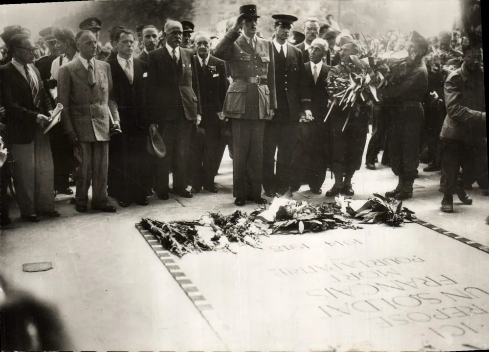 General de Gaulle vor dem Grab des Unbekannten Soldaten — Éditions O.P. — n°47 - Vorderseite