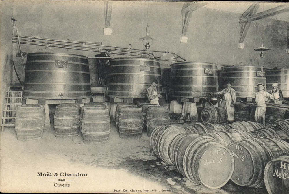 Cuverie Moët & Chandon — Épernay — Fot. Ém. Choque, Imp. Édit. Épernay - Frente