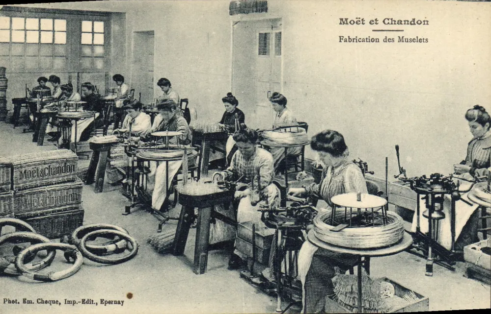 Moët et Chandon — Fabrication dos muselets — Fot. Em. Choque, Imp.-Edit., Epernay - Frente