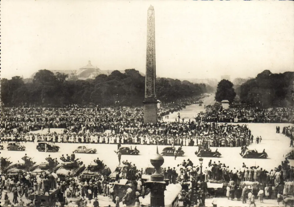 Parade der F.F.I. — Place de la Concorde — Editions O.P. Photo-Fresse-Libération - Vorderseite