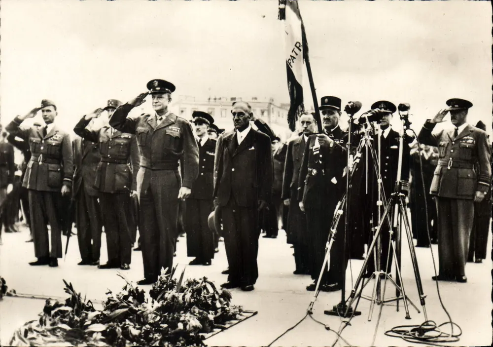 General Eisenhower am Grab des Unbekannten Soldaten — Paris — C.A.P. Paris n°49 - Vorderseite