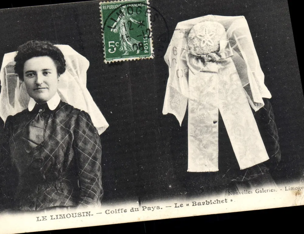 Le Limousin — Coiffe du Pays « Barbichet » — Nouvelles Galeries, Limoges - Frente