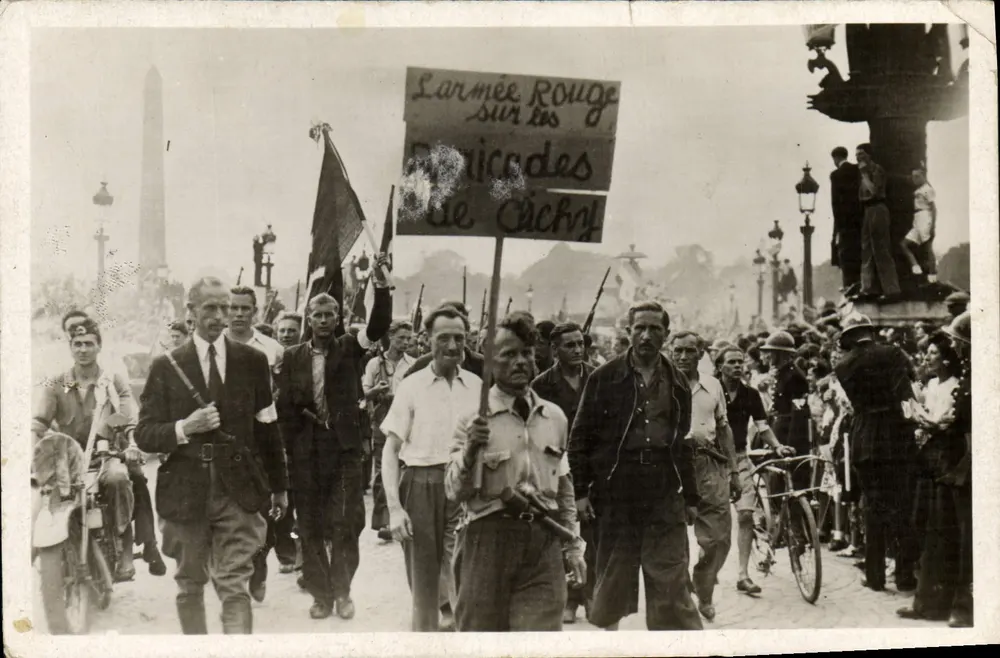 Marche de l'Armée Rouge — Place de la Concorde — Éditions S.T.L. ISSY-PARIS - Vorderseite