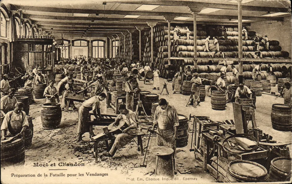 Vorbereitung der Fässer für die Weinlese — Moët et Chandon — Fot. Em. Choque, Druck. Edil. Epernay - Vorderseite