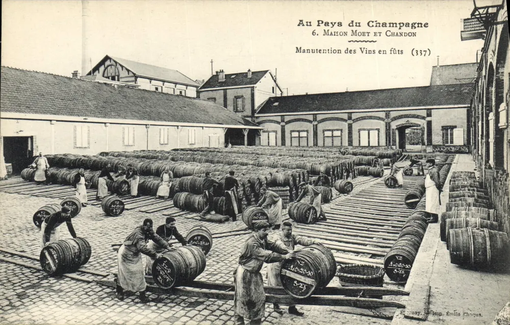 Im Land des Champagnes — Maison Moët et Chandon — Weintransport in Fässern (337) — Émile Chorus - Vorderseite