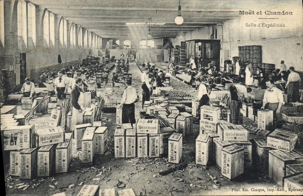 Moët & Chandon — Sendezimmer — Foto. Em. Cheque, Verlag, Epernay - Vorderseite