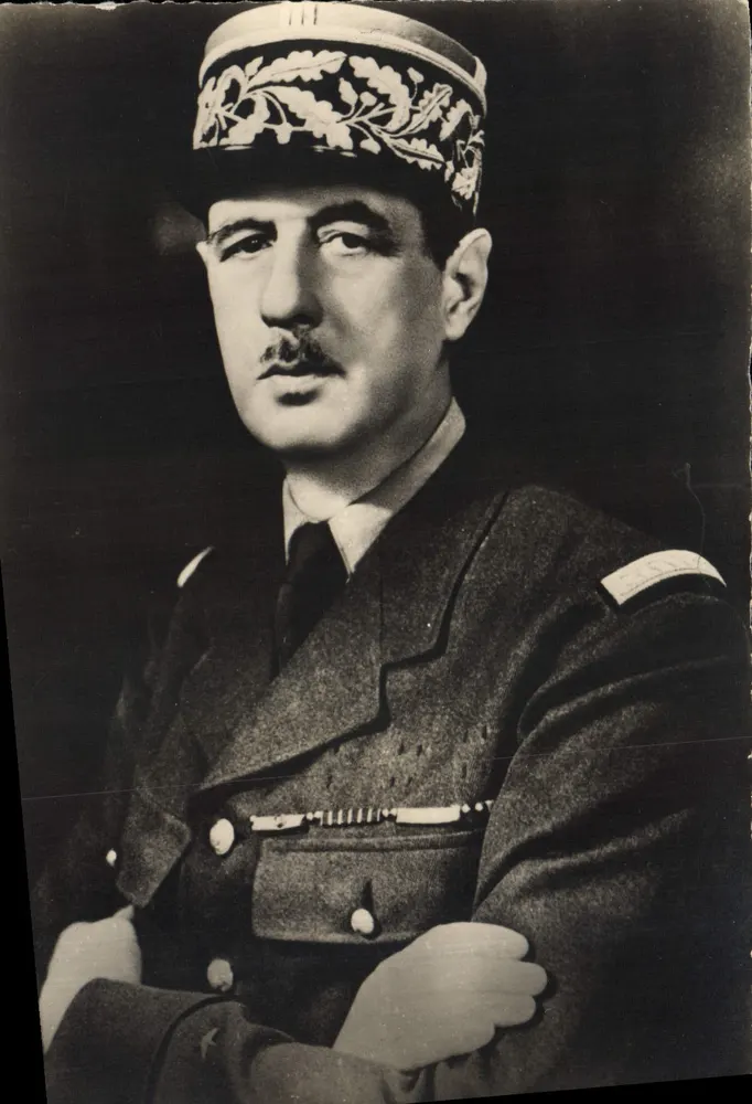 Geral de Gaulle — retrato militar — Edições O.P. Photo-Presse-Liberação - Frente