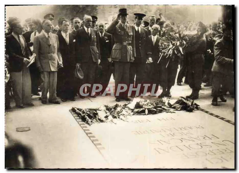 General de Gaulle vor dem Grab des Unbekannten Soldaten — Editions O. P. - Vorderseite