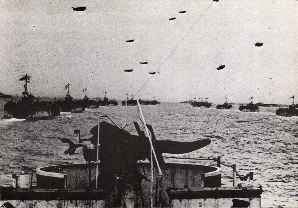 D. DAY — 6. JUNI 1944 — Die Invasionsschiffahrtsflotte — Foto Musée de Débarquement d'Arromanches - Vorderseite