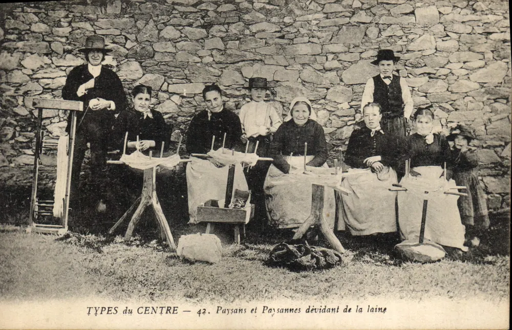 Bäuerinnen und Bauern, die Wolle spinnen — TYPES du CENTRE — 42 - Vorderseite