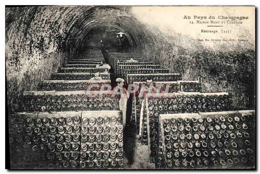 No País do Champagne — 14. MAISON MORT ET CHANDON — Remuage (345) — Fot. Em. Chogas, Noy. Rill, Andrésy - Frente