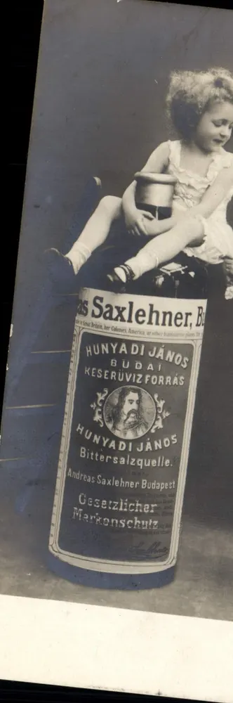 Mulher e criança — propaganda para a garrafa de 'Hunyadi János Bittersalzquelle' — editor desconhecido, número de série não visível - Frente