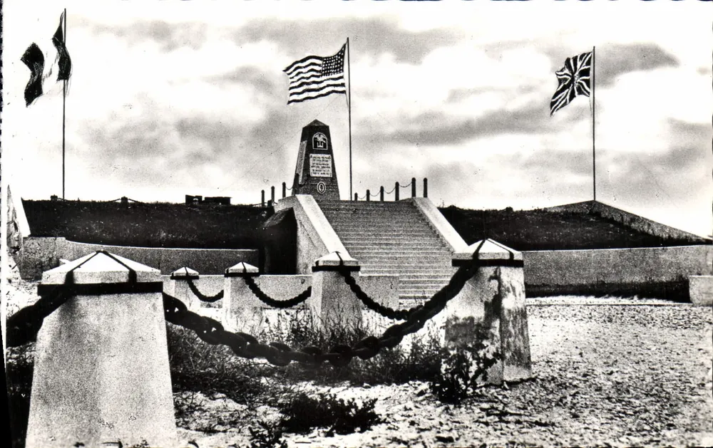 Utah-Beach — Sainte-Marie-du-Mont — Denkmal errichtet von den Amerikanern nach dem Landung - Vorderseite