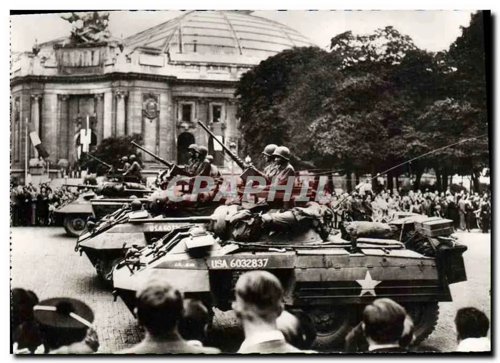 Passage amerikanischer Panzer vor dem Grand Palais — Editions O. P. — n°9 - Vorderseite