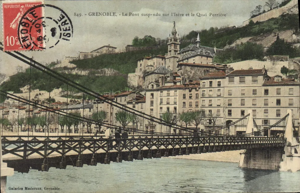 Grenoble — Die Hängebrücke über die Isère und Quai Perrière — Galeries Modernes, Grenoble - Vorderseite